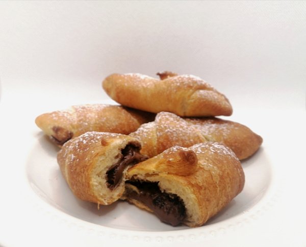 These crescent rolls were filled with yummy Nutella. They tasted just as amazing as they look. The perfect dessert for one or two, give it a go!