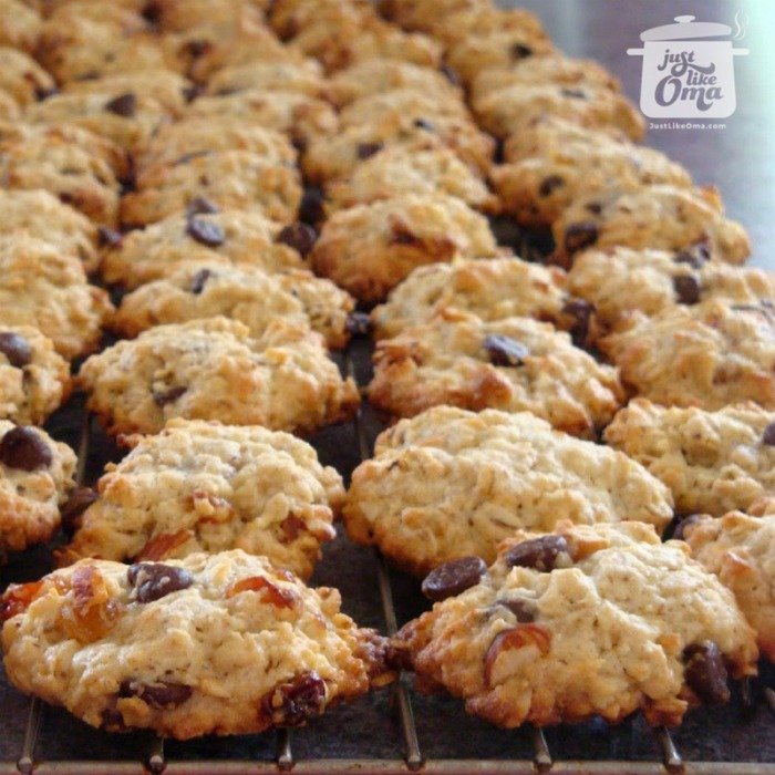 A really simple oatmeal cookie recipe that even the kids can make