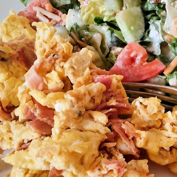 Creamy and fluffy scrambled eggs