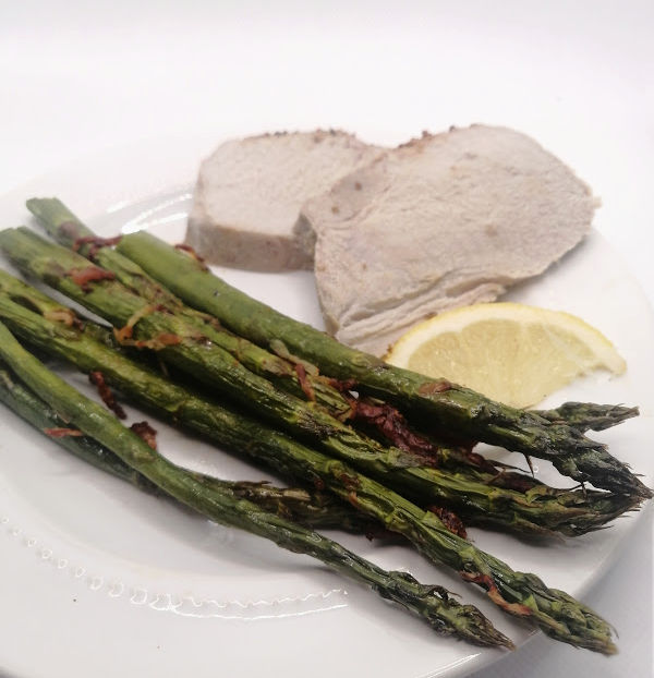 The delicious roasted asparagus made easily in the air fryer!